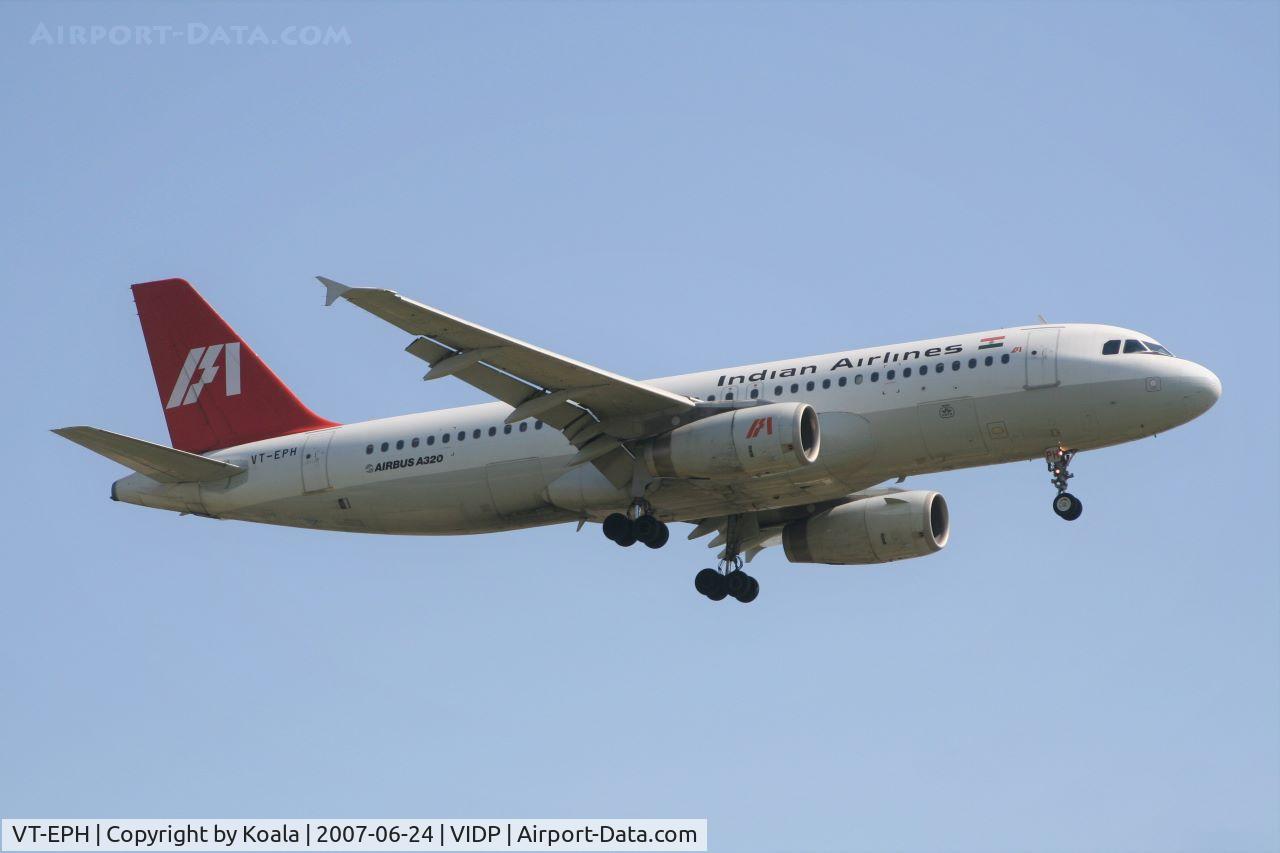 VT-EPH, 1989 Airbus A320-231 C/N 051, Final approach