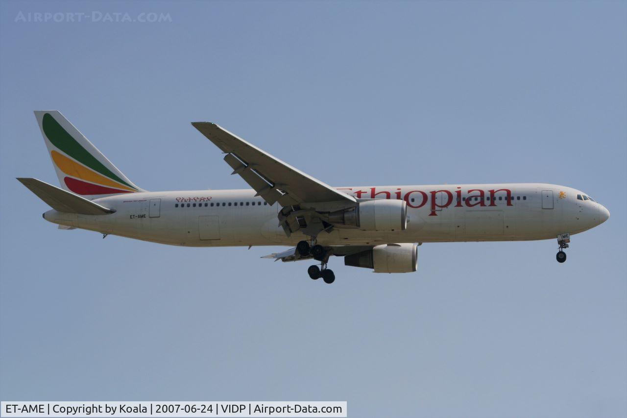 ET-AME, 1996 Boeing 767-306/ER C/N 27611, Final approach