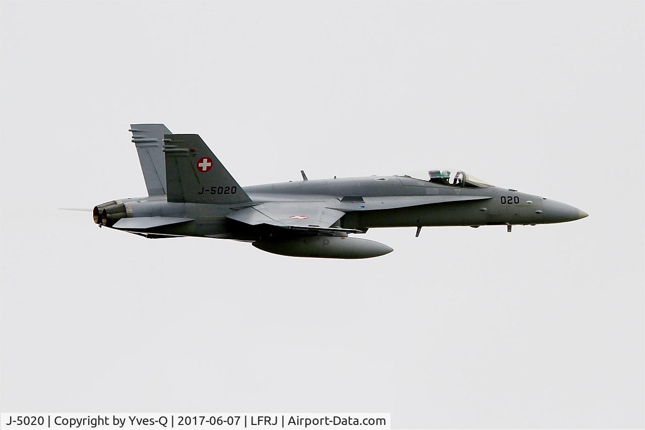 J-5020, McDonnell Douglas F/A-18C Hornet C/N 1369/SFC020, McDonnell Douglas FA-18C Hornet, Climbing from rwy 26, Landivisiau Naval Air Base (LFRJ) Tiger Meet 2017