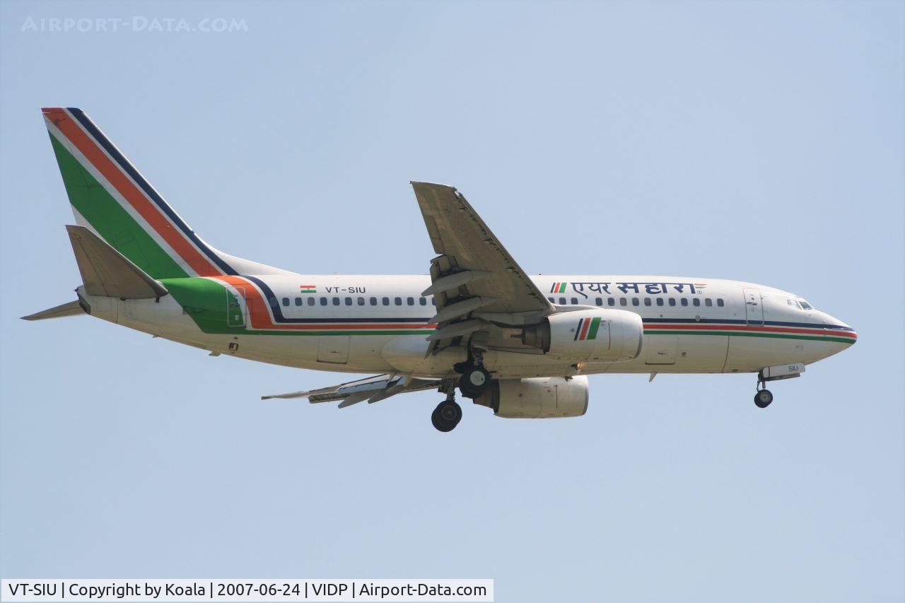 VT-SIU, 1999 Boeing 737-7K9 C/N 28090, Final approach