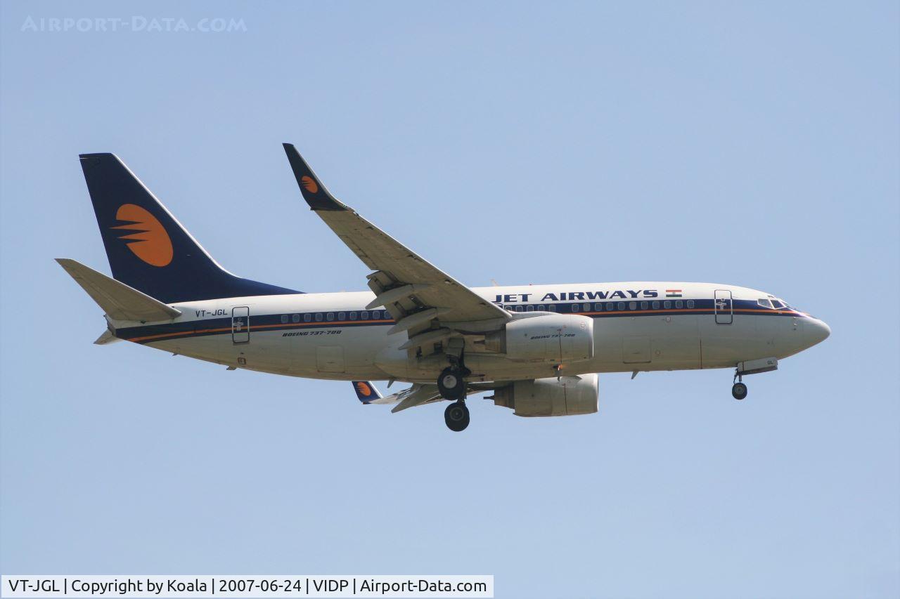 VT-JGL, 2003 Boeing 737-76N C/N 32738, Final approach