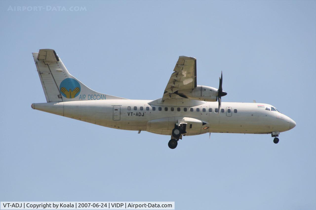 VT-ADJ, 2000 ATR 42-500 C/N 612, Final approach