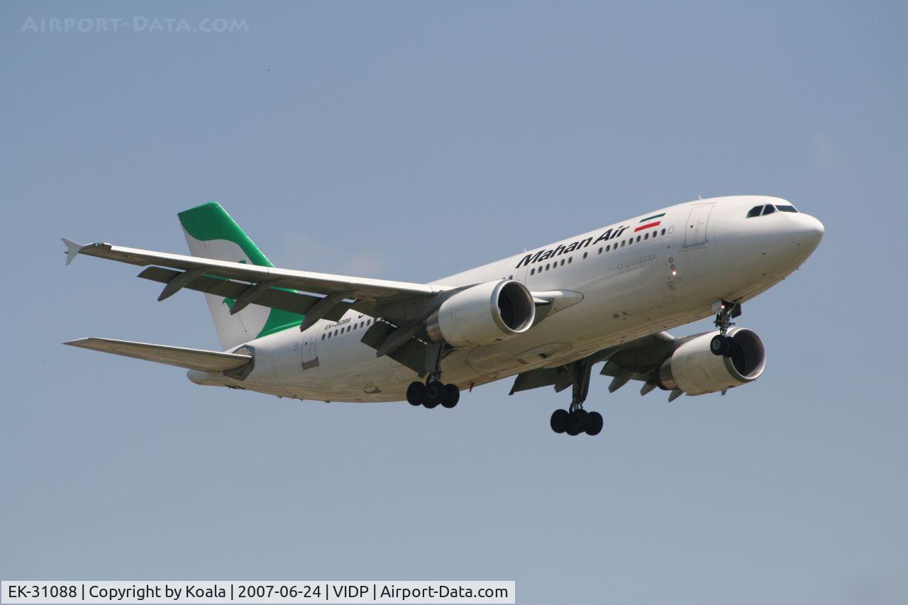 EK-31088, 1989 Airbus A310-304 C/N 488, Final approach
