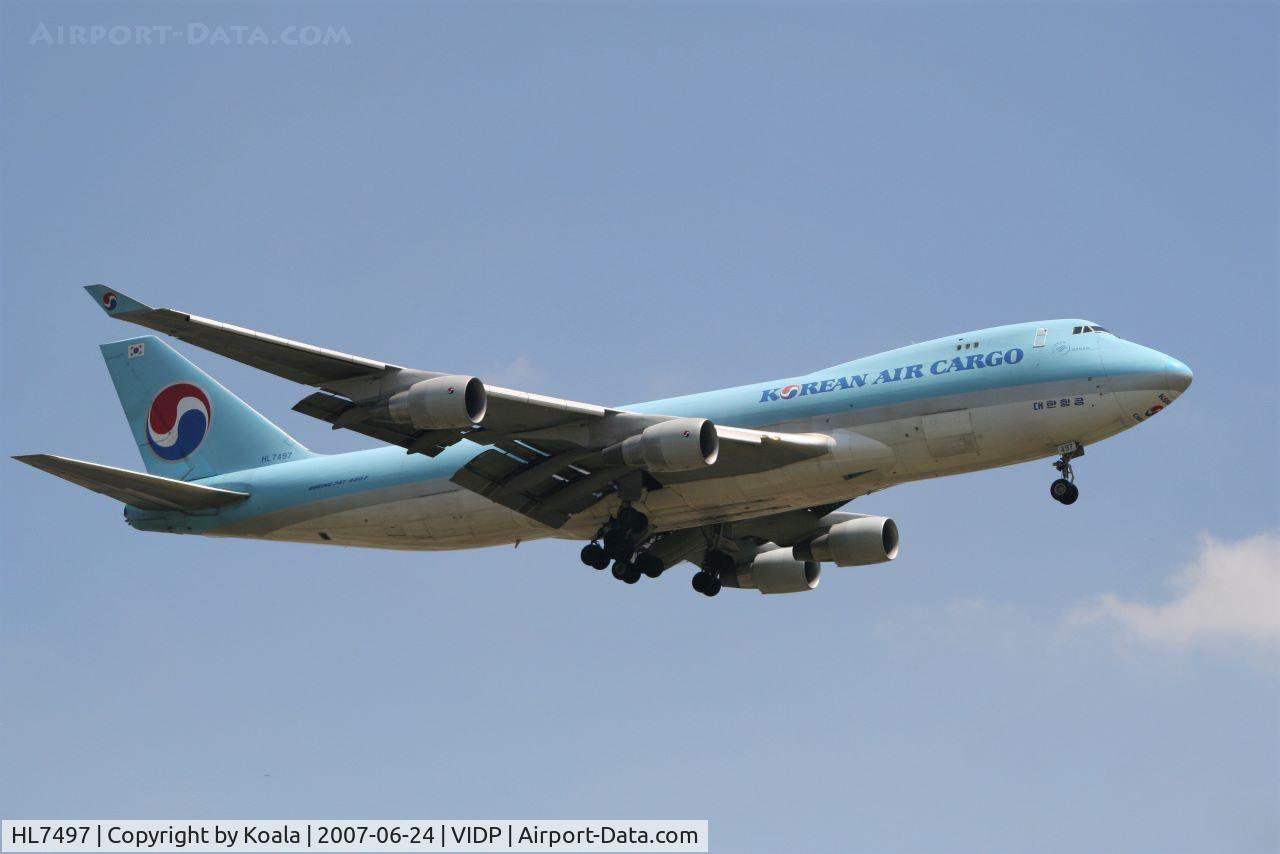 HL7497, 1996 Boeing 747-4B5F C/N 26401, Final approach