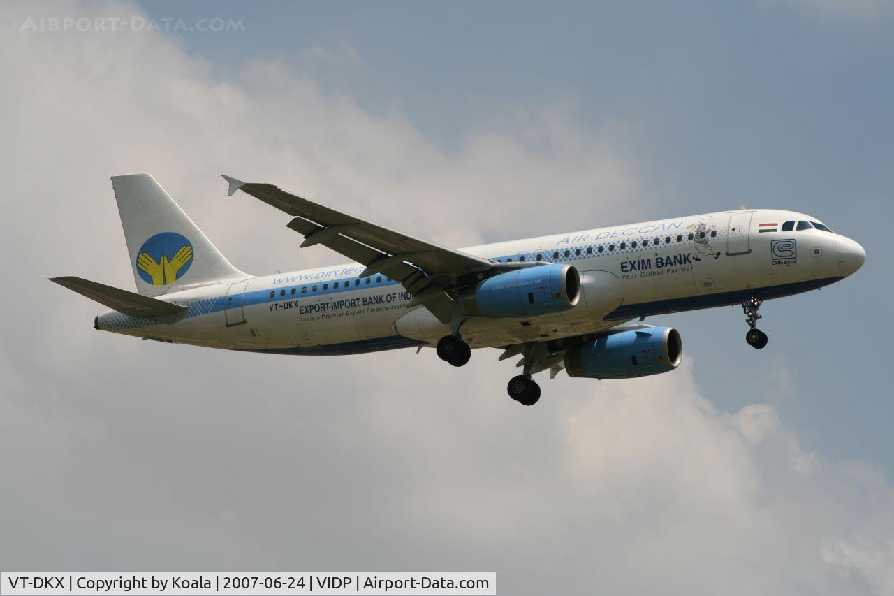 VT-DKX, 2003 Airbus A320 C/N 2077, Final approach