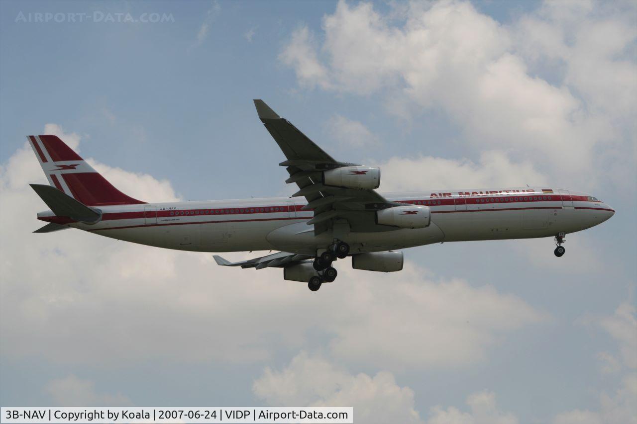 3B-NAV, 1995 Airbus A340-312 C/N 094, Final approach