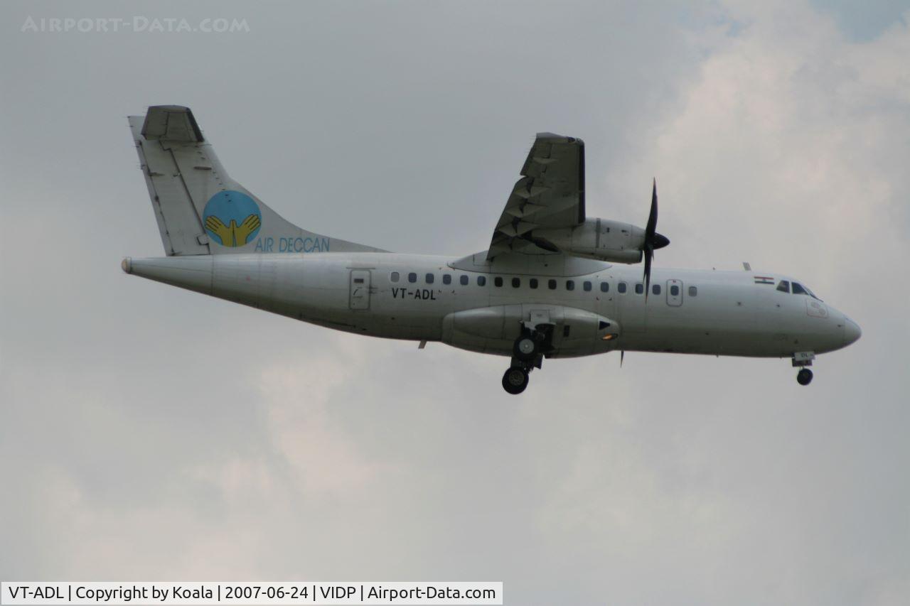 VT-ADL, 1998 ATR 42-500 C/N 574, Final approach