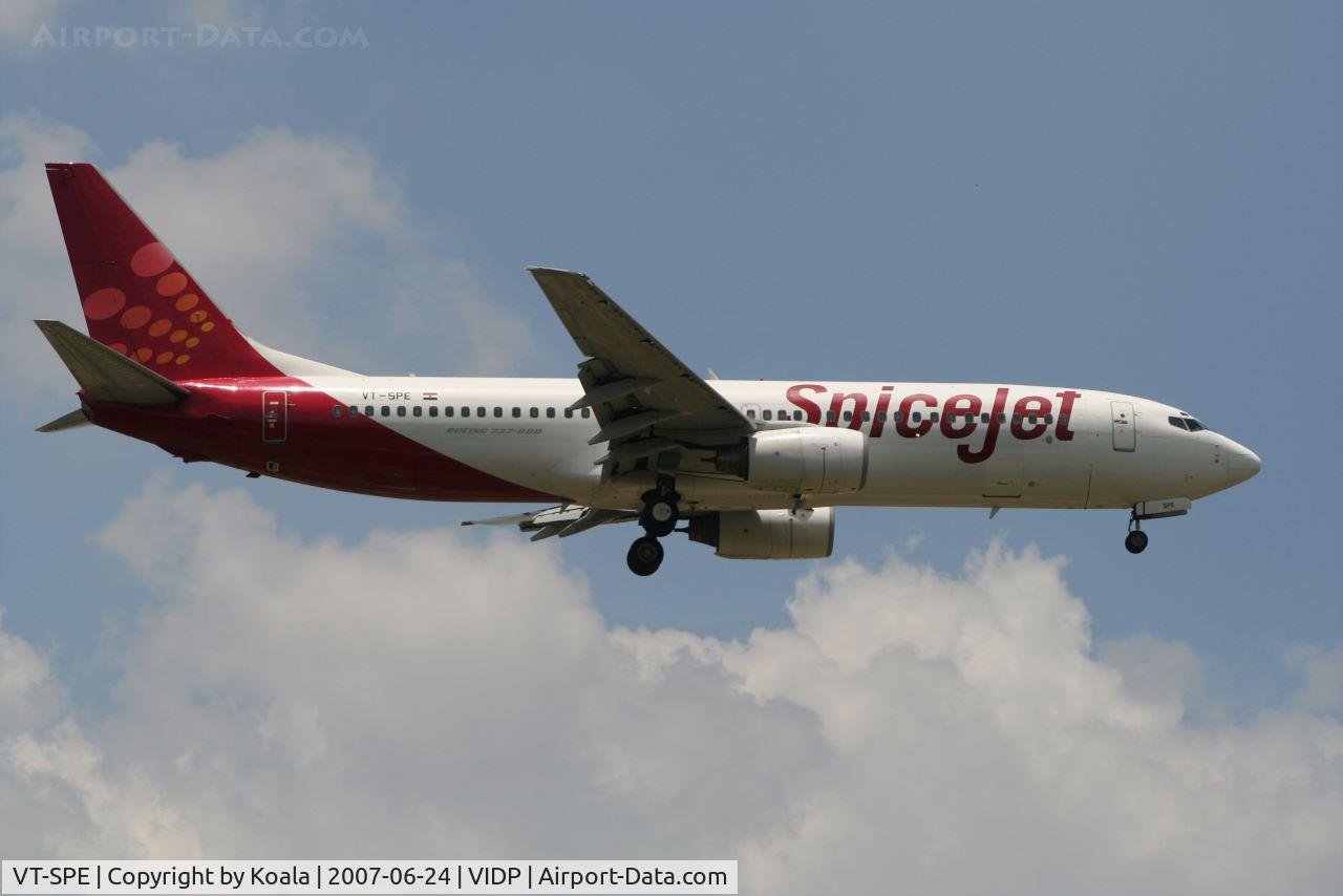 VT-SPE, 2000 Boeing 737-86N C/N 28621, Final approach