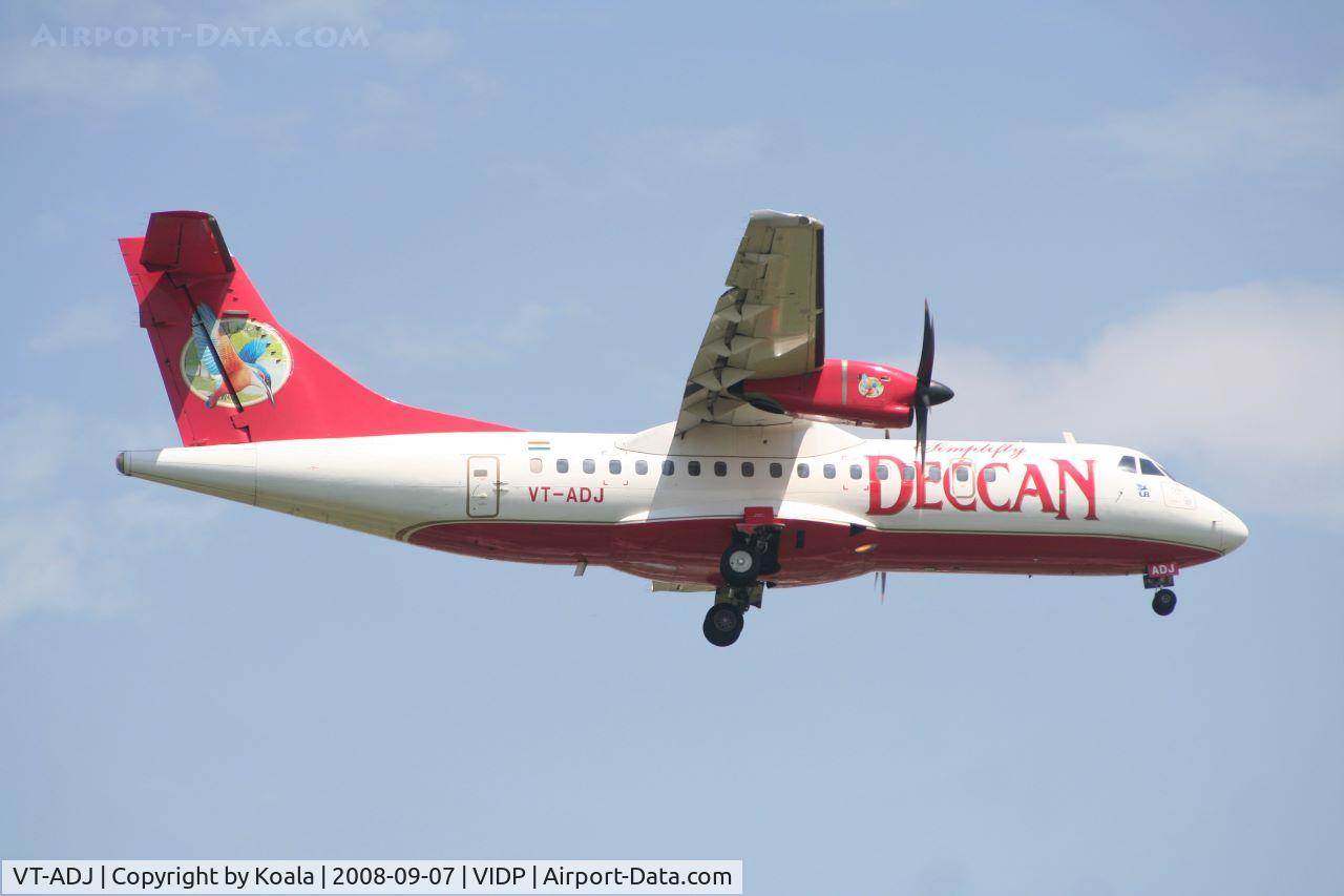VT-ADJ, 2000 ATR 42-500 C/N 612, Final approach