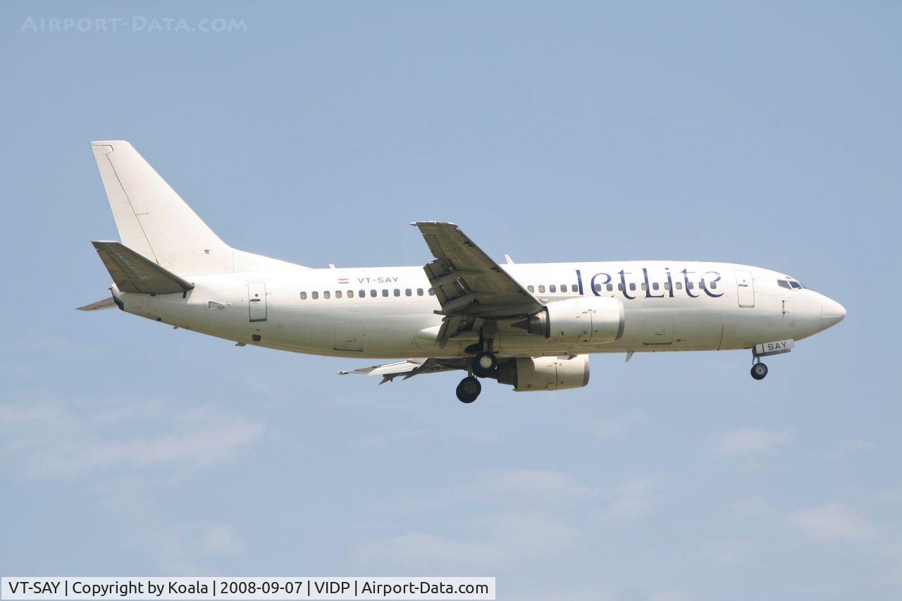 VT-SAY, 1992 Boeing 737-382 C/N 25161, Final approach