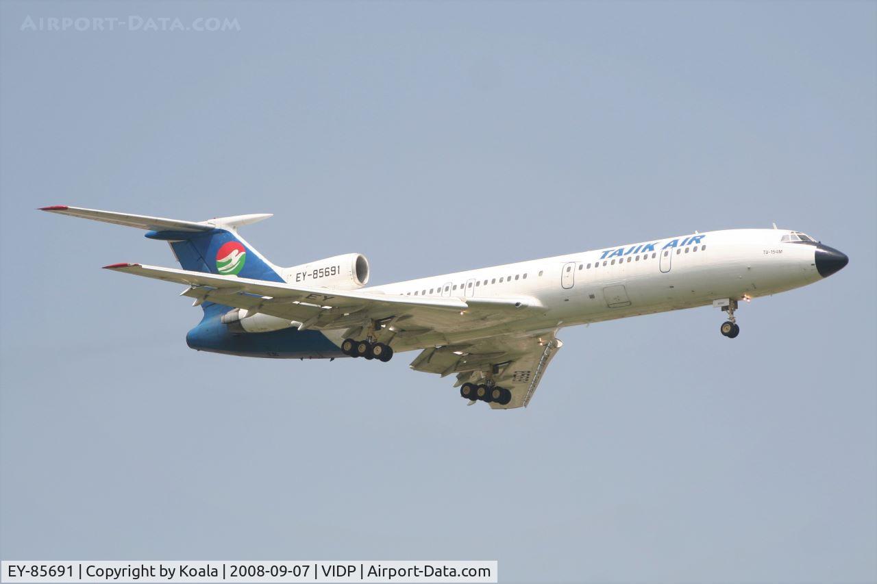 EY-85691, 1990 Tupolev Tu-154M C/N 90A-864, Final approach