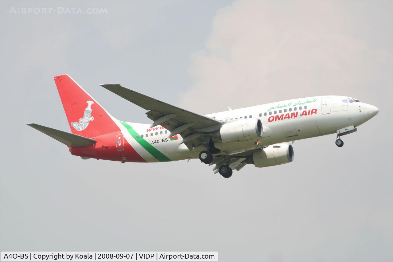 A4O-BS, 2001 Boeing 737-7Q8 C/N 30649, Final approach