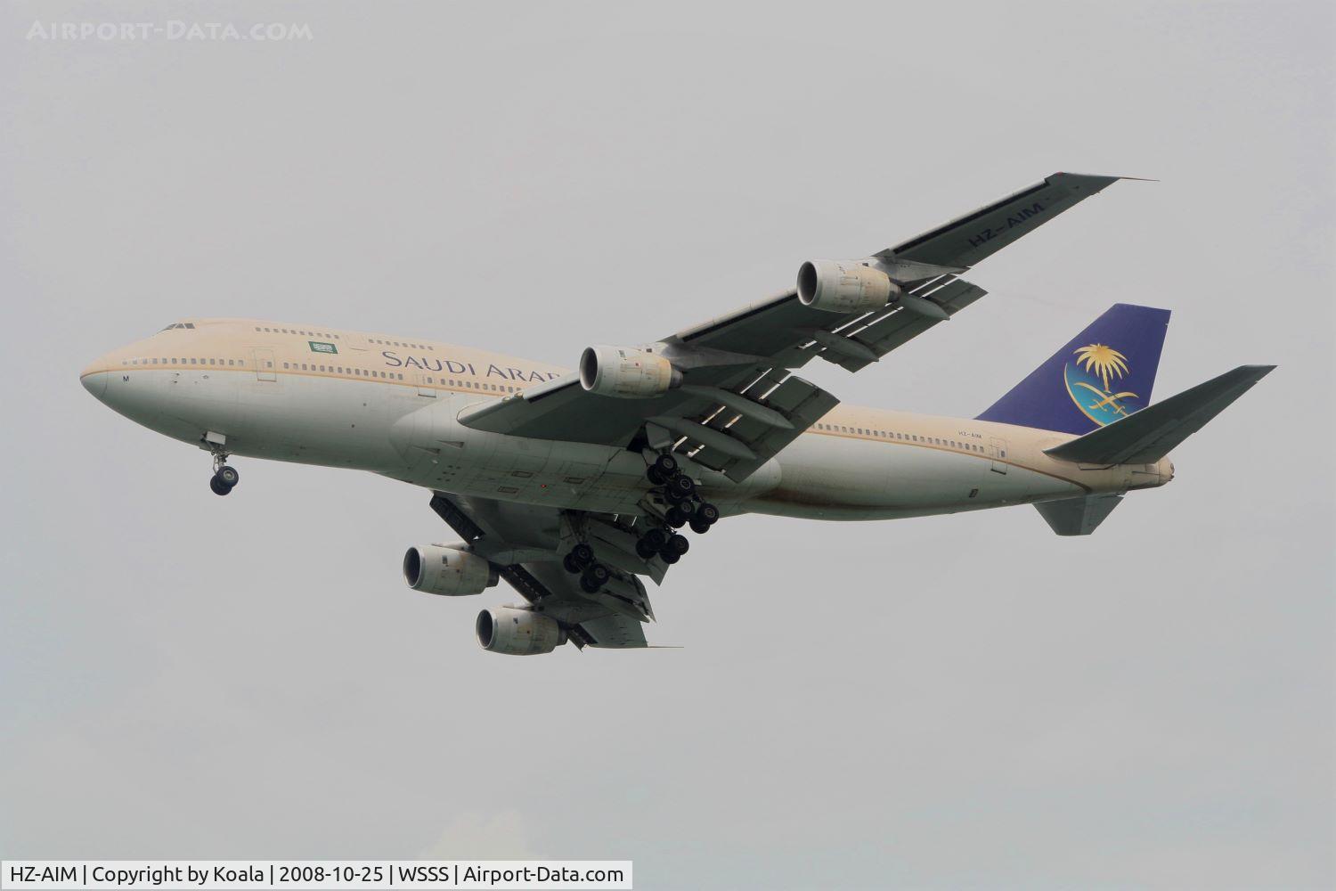 HZ-AIM, 1985 Boeing 747-368 C/N 23264, Final approach