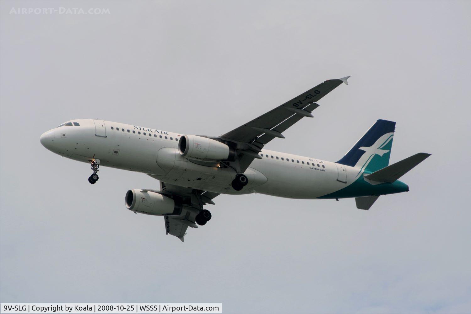 9V-SLG, 2004 Airbus A320-232 C/N 2252, Final approach