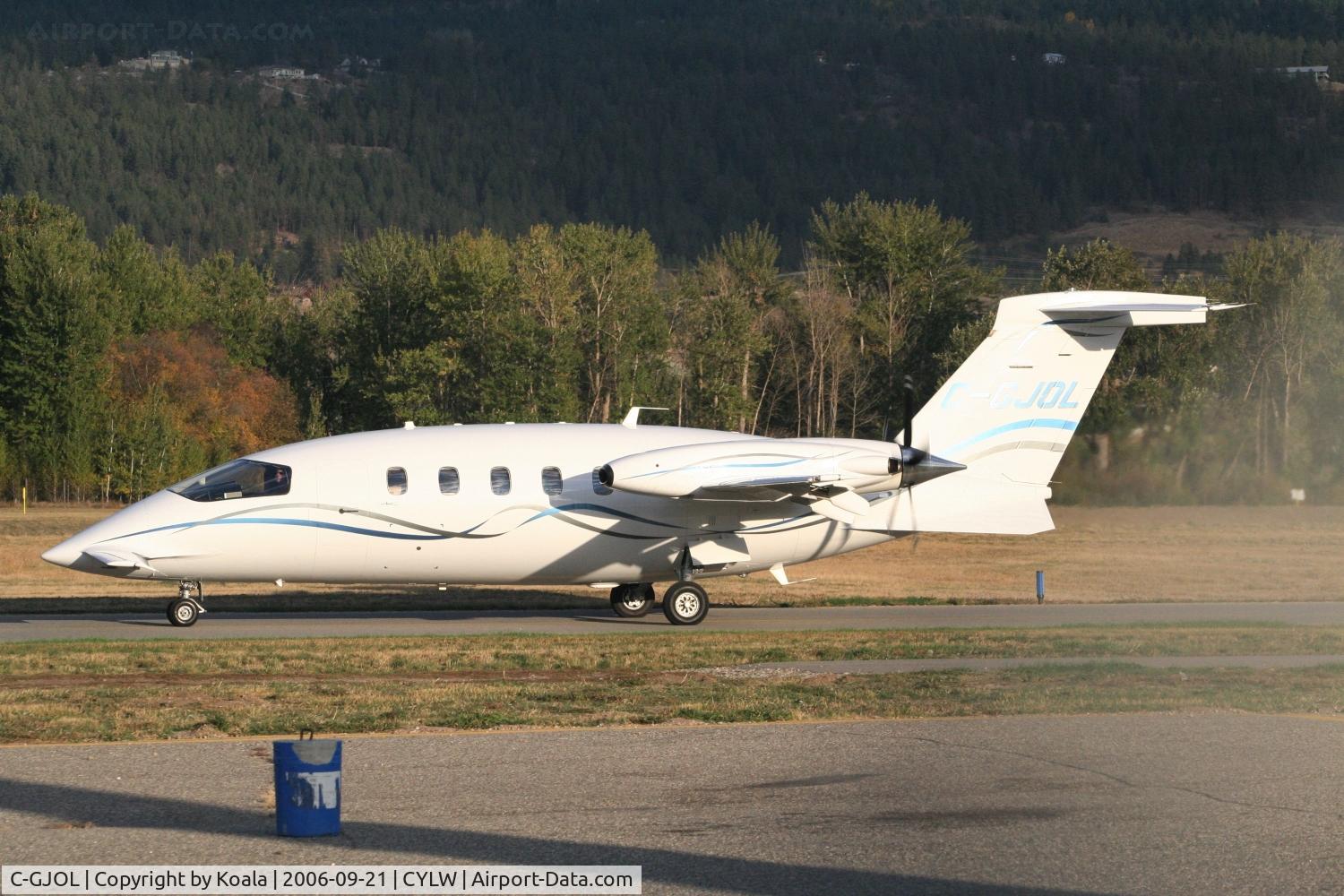 C-GJOL, 2003 Piaggio P-180 Avanti C/N 1069, Evening arrival