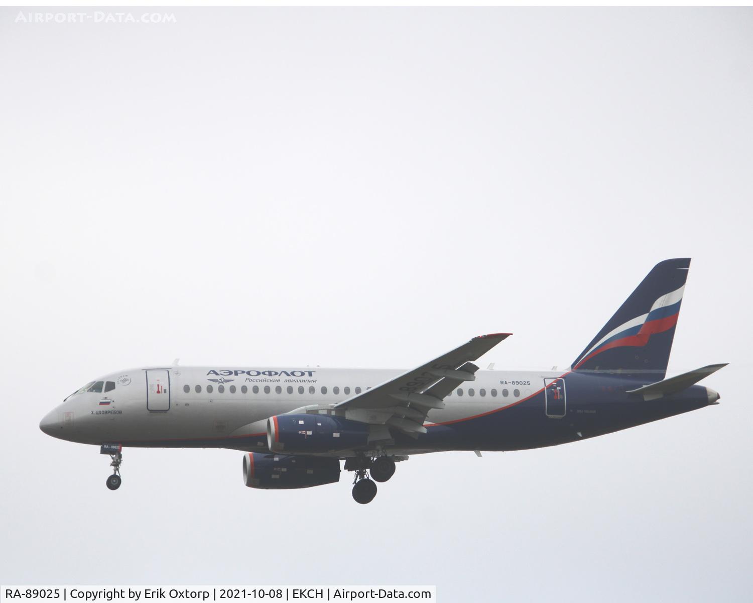 RA-89025, 2014 Sukhoi SuperJet 100-95B C/N 95047, RA-89025 landing rw 22L