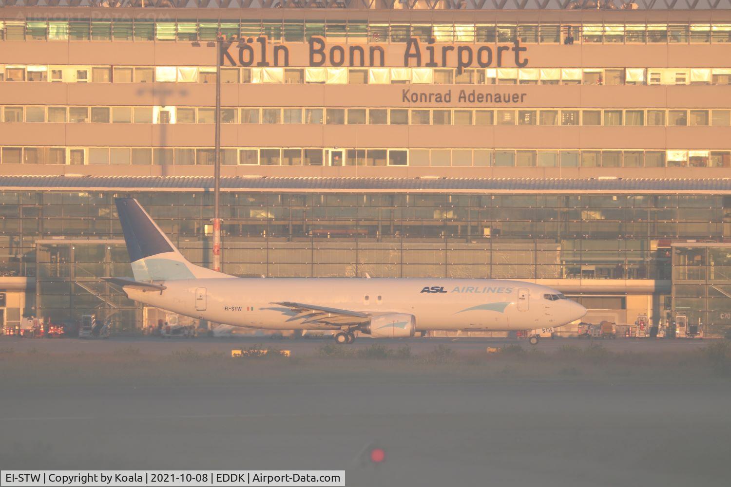 EI-STW, 1998 Boeing 737-4M0 (SF) C/N 29201, Beautiful sunrise at Cologne