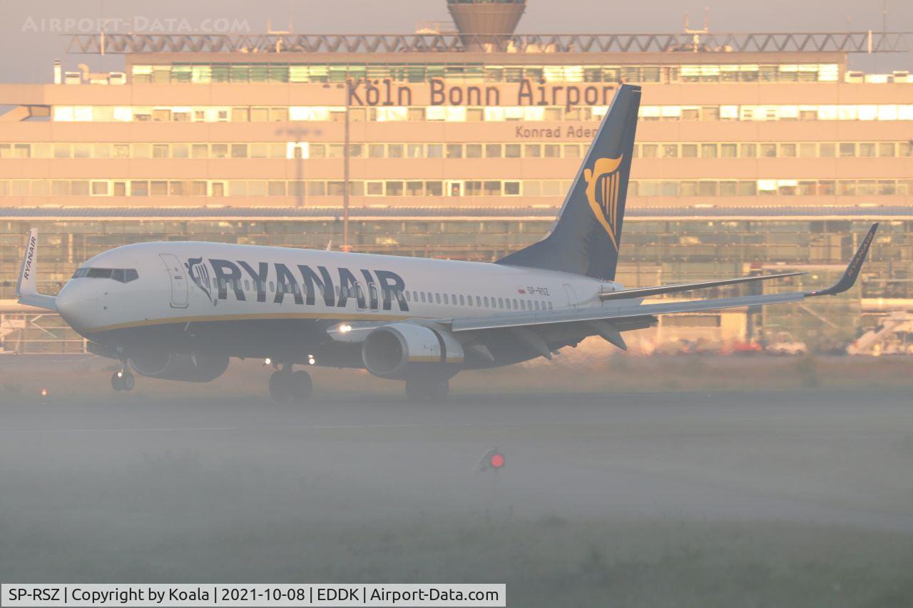 SP-RSZ, 2014 Boeing 737-8AS C/N 44688, Arrival in the haze.