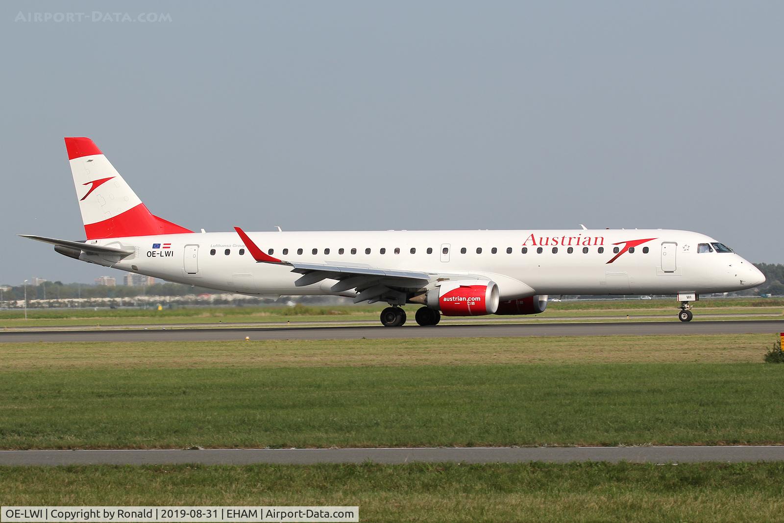 OE-LWI, 2011 Embraer 195LR (ERJ-190-200LR) C/N 19000500, at spl