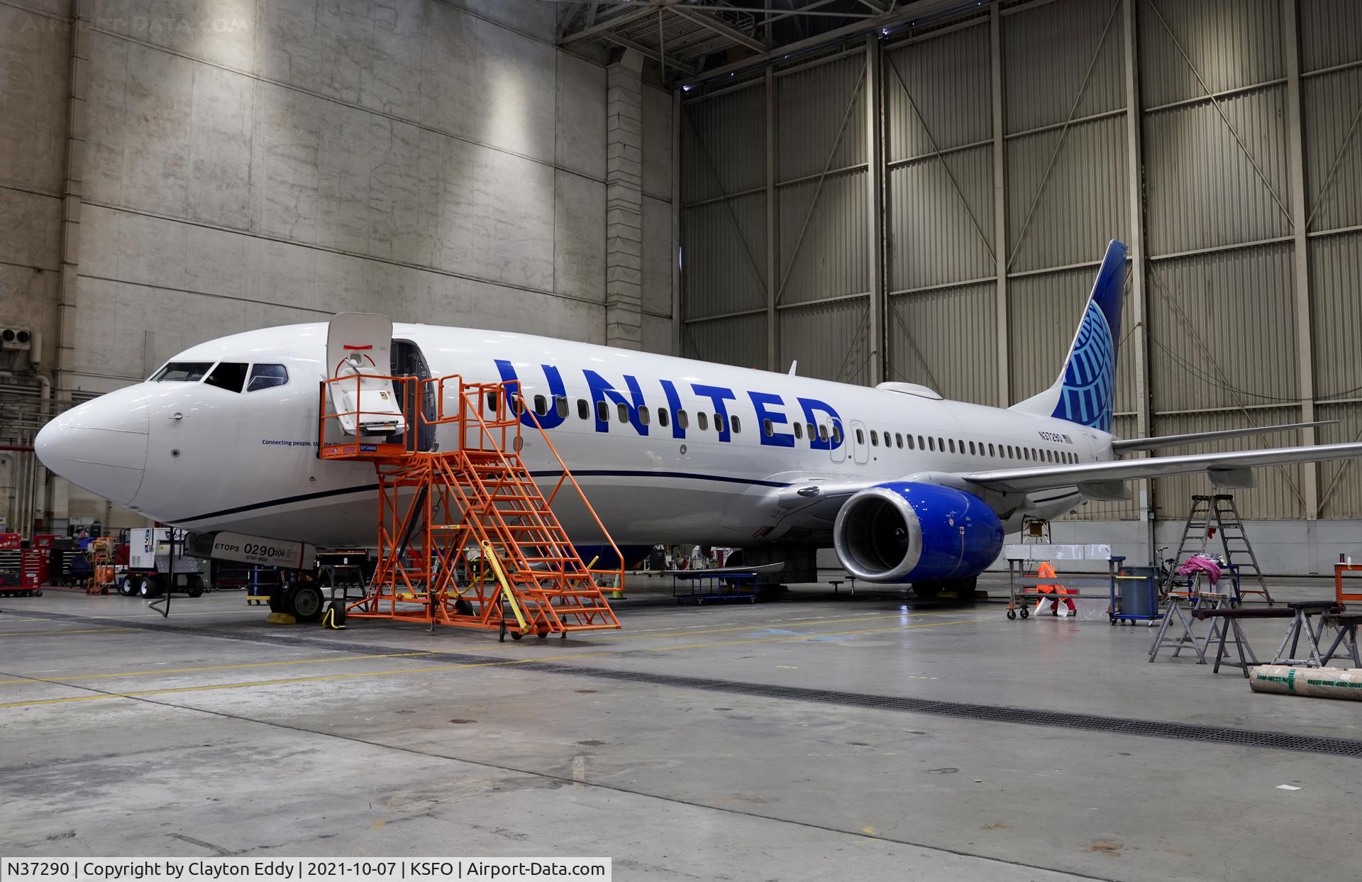 N37290, 2004 Boeing 737-824 C/N 31601, SFO 2021.
