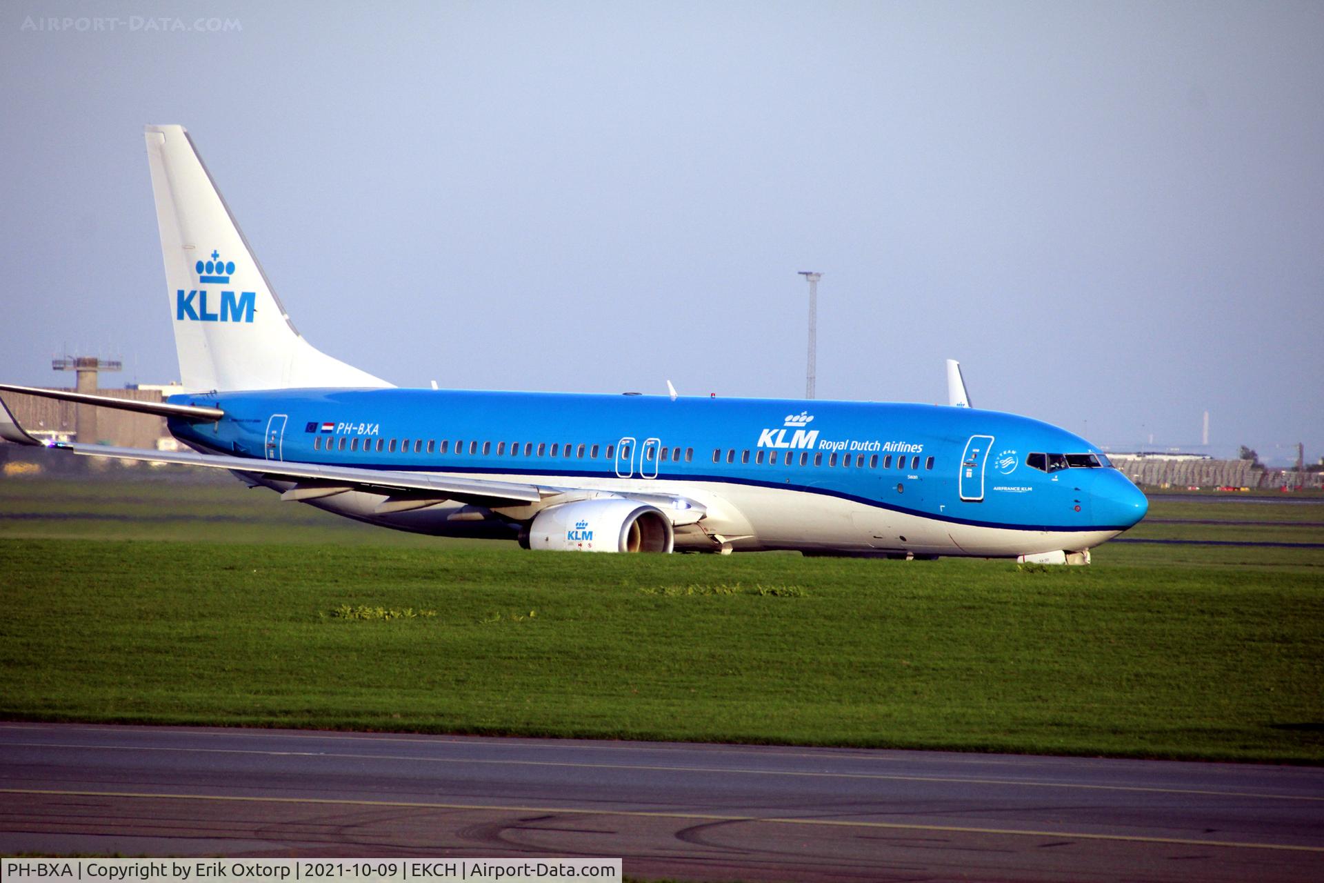PH-BXA, 1998 Boeing 737-8K2 C/N 29131, PH-BXA taking off rw 22R