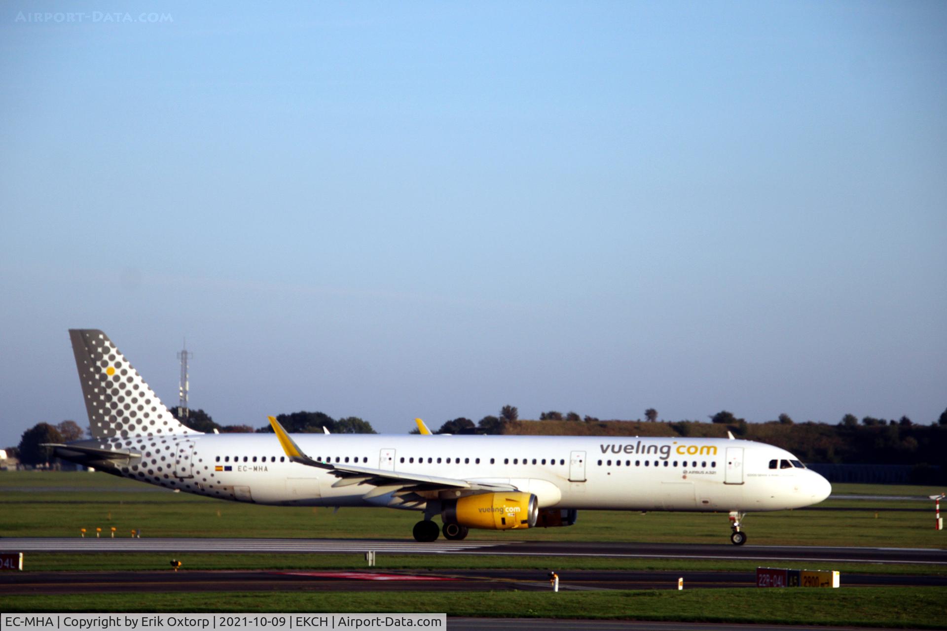 EC-MHA, 2015 Airbus A321-231 C/N 6684, EC-MHA taking off rw 22R