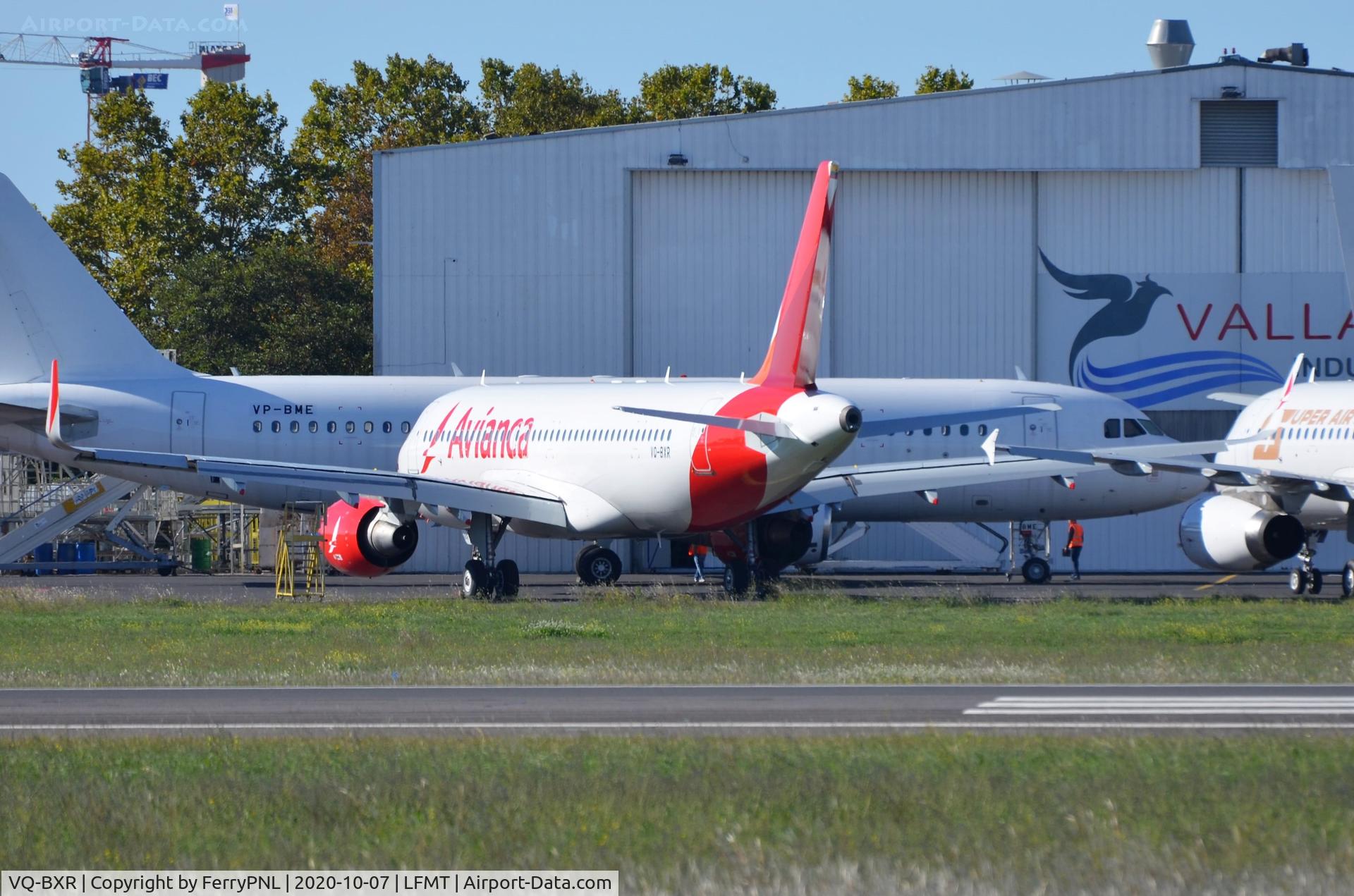 VQ-BXR, 2014 Airbus A320-214 C/N 6110, Gecas A320 being prepared to be leased to Aviance. Former PR-ONZ