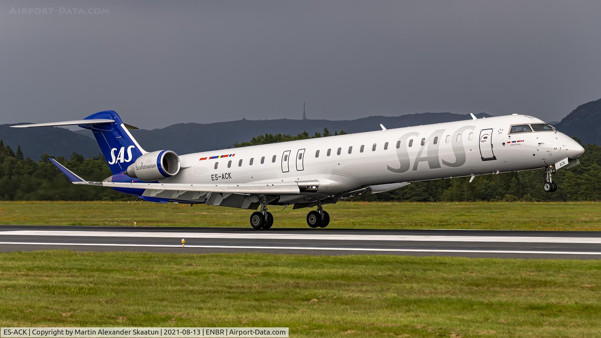 ES-ACK, 2009 Bombardier CRJ-900 (CL-600-2D24) C/N 15211, Landing rwy. 17.