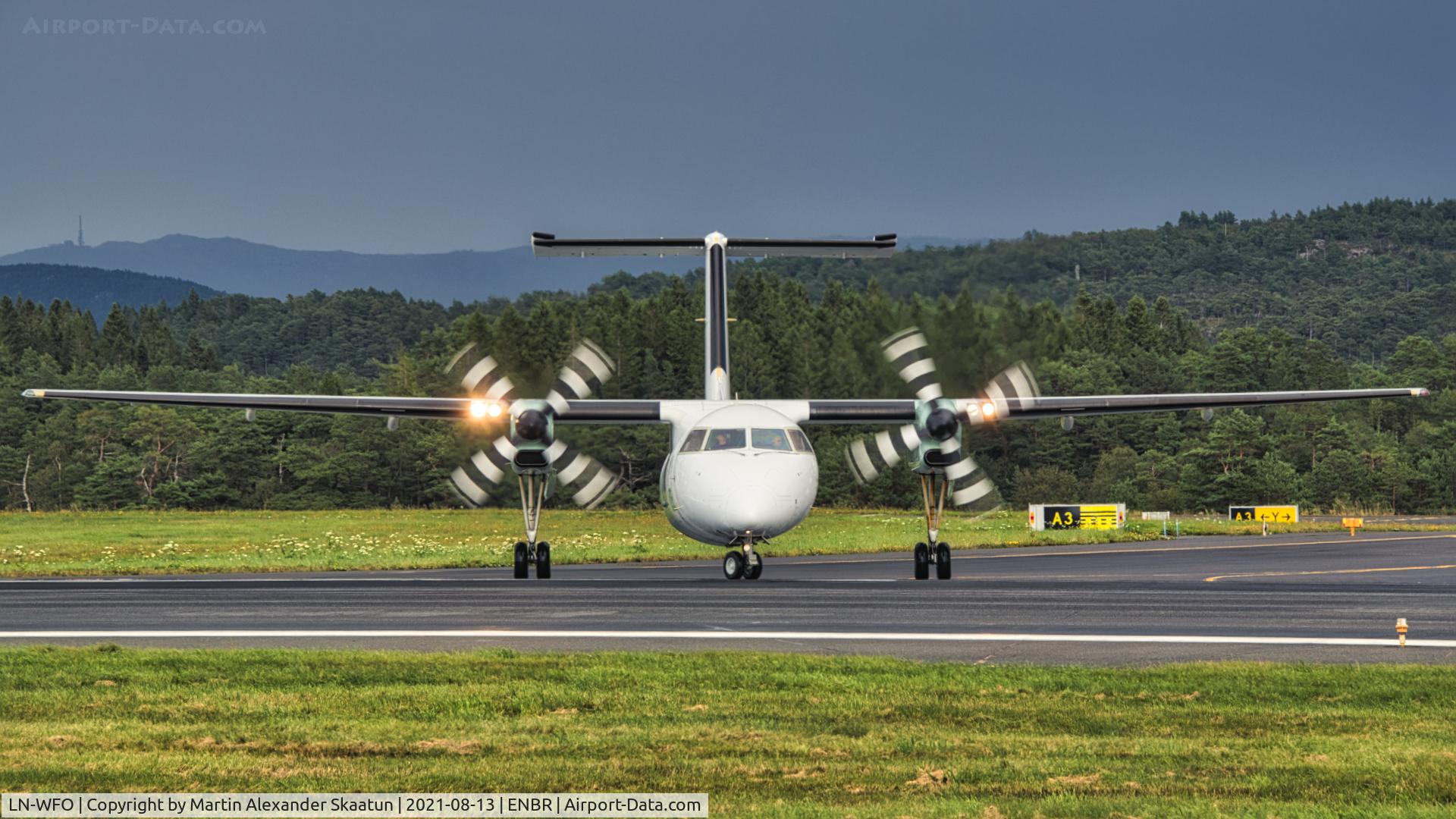 LN-WFO, 1997 De Havilland Canada DHC-8-311Q Dash 8 C/N 493, Entering rwy. 17 via A3 for departure.