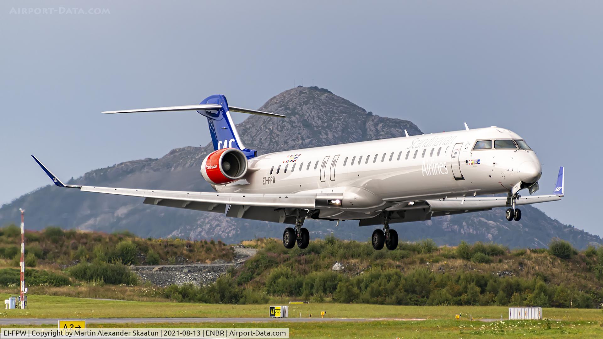 EI-FPW, 2018 Bombardier CRJ-900 (CL-600-2D24) C/N 15443, Landing rwy. 17.