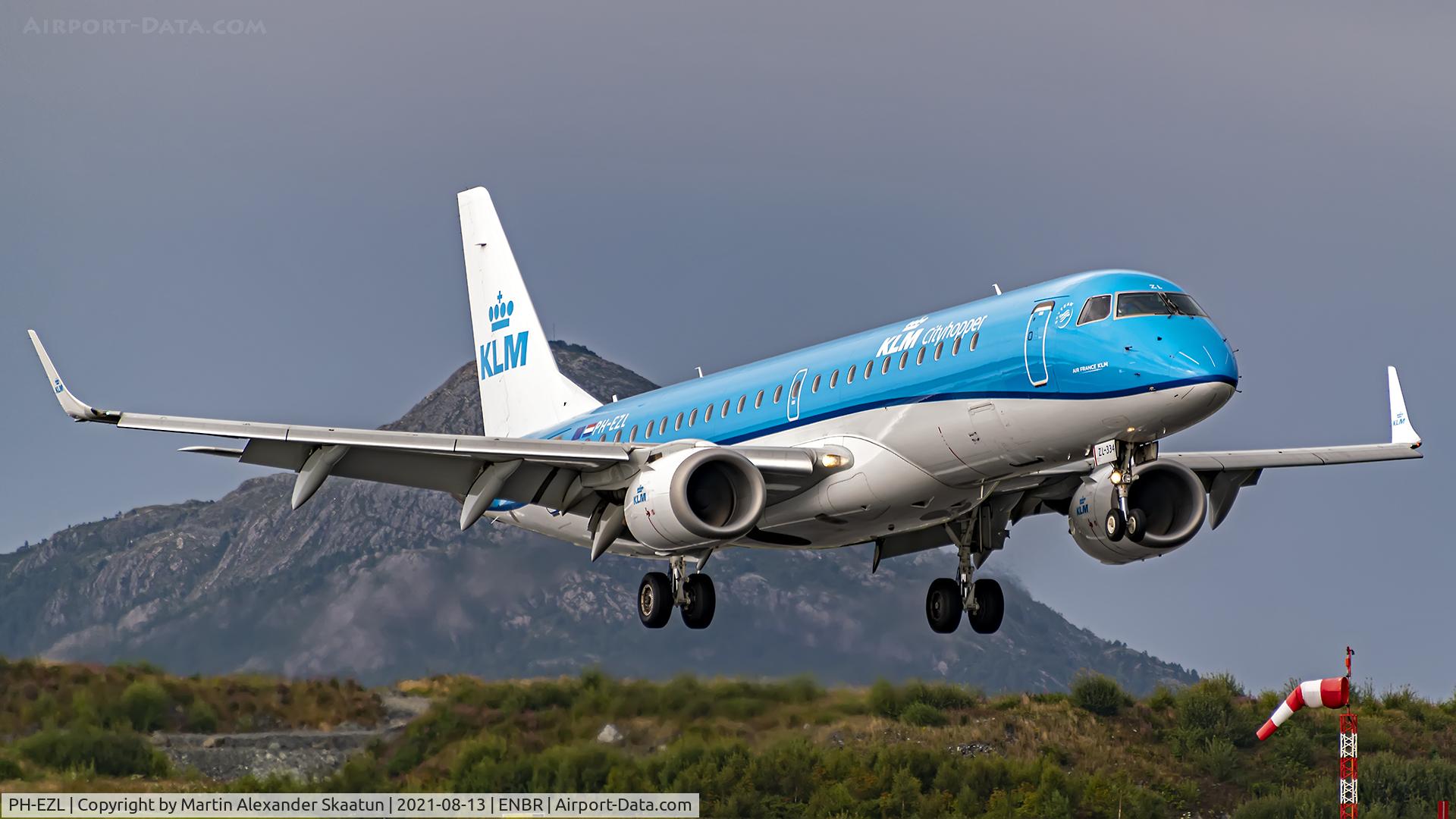 PH-EZL, 2010 Embraer 190LR (ERJ-190-100LR) C/N 19000334, Landing rwy. 17.