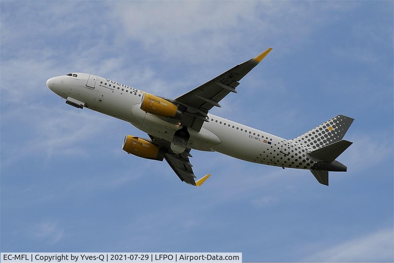 EC-MFL, 2015 Airbus A320-232 C/N 6557, Airbus A320-232, Take off rwy 24, Paris-Orly airport (LFPO-ORY)