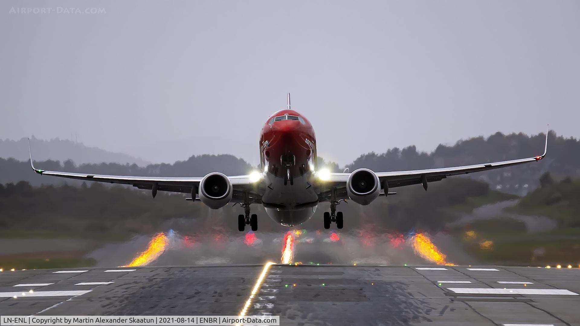 LN-ENL, 2016 Boeing 737-8JP C/N 41148, Taking off rwy. 17.