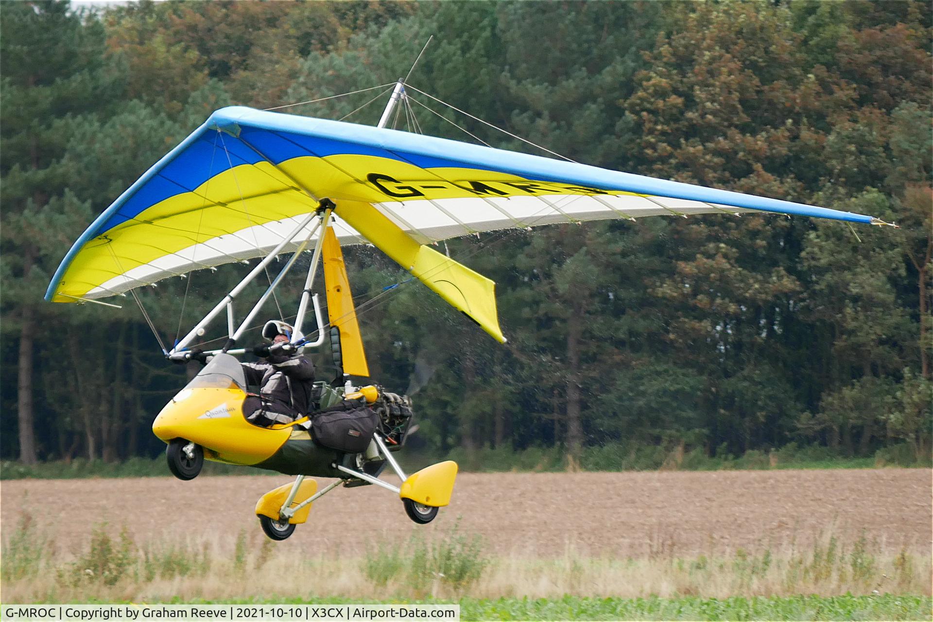 G-MROC, 1999 Pegasus Quantum 15-912 C/N 7498, Departing from Northrepps.