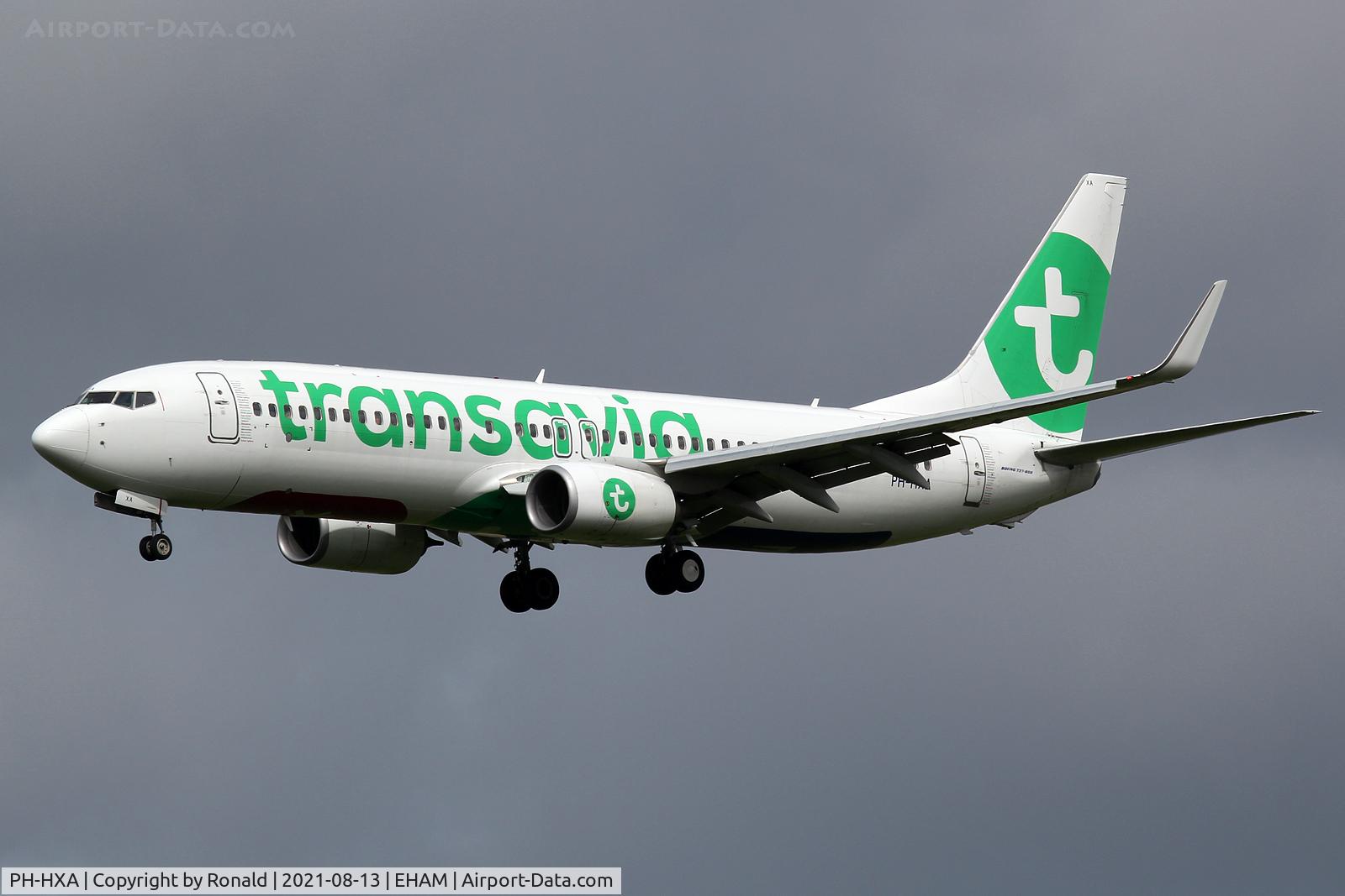 PH-HXA, 2016 Boeing 737-8K2 C/N 62149, at spl