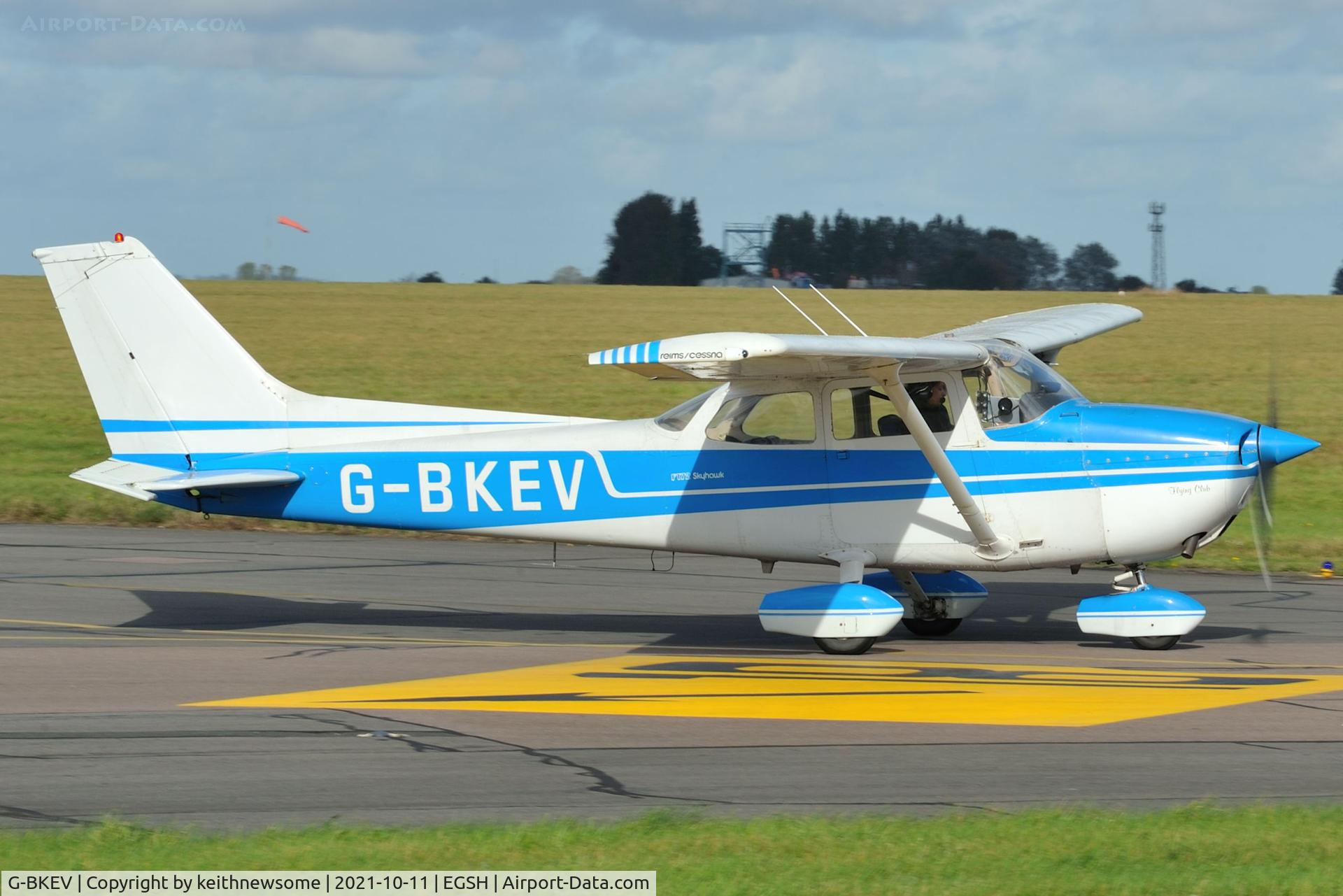 G-BKEV, 1976 Reims F172M Skyhawk Skyhawk C/N 1443, Leaving Norwich.