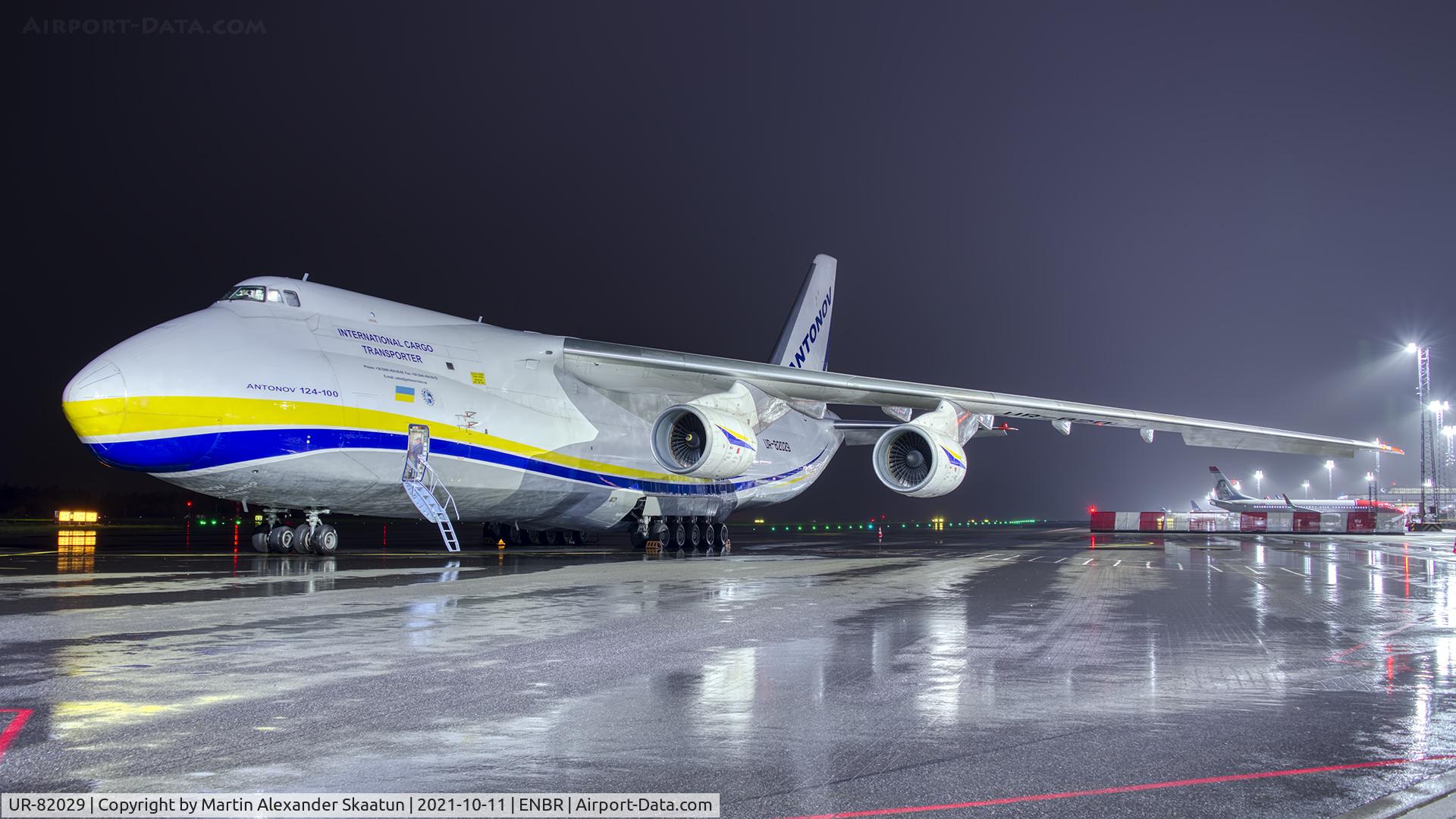 UR-82029, 1991 Antonov An-124-100 Ruslan C/N 19530502630/0210, Parked at stand 1R.