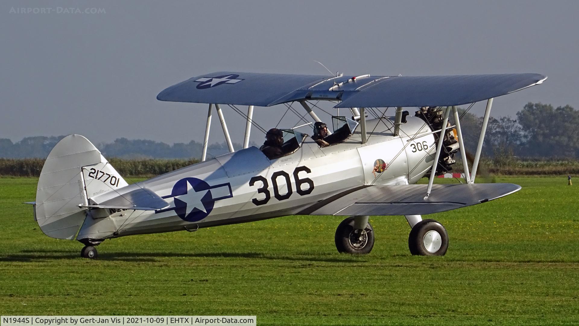 N1944S, 1944 Boeing E75 C/N 75-5864, Taxiing out for a short flight at Texel Airport