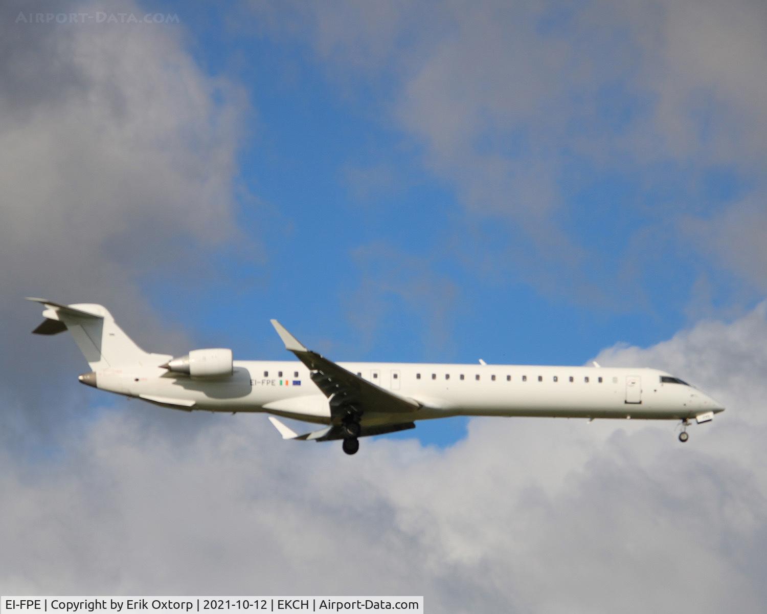 EI-FPE, 2016 Bombardier CRJ-900LR (CL-600-2D24) C/N 15402, EI-FPE landing rw 04L