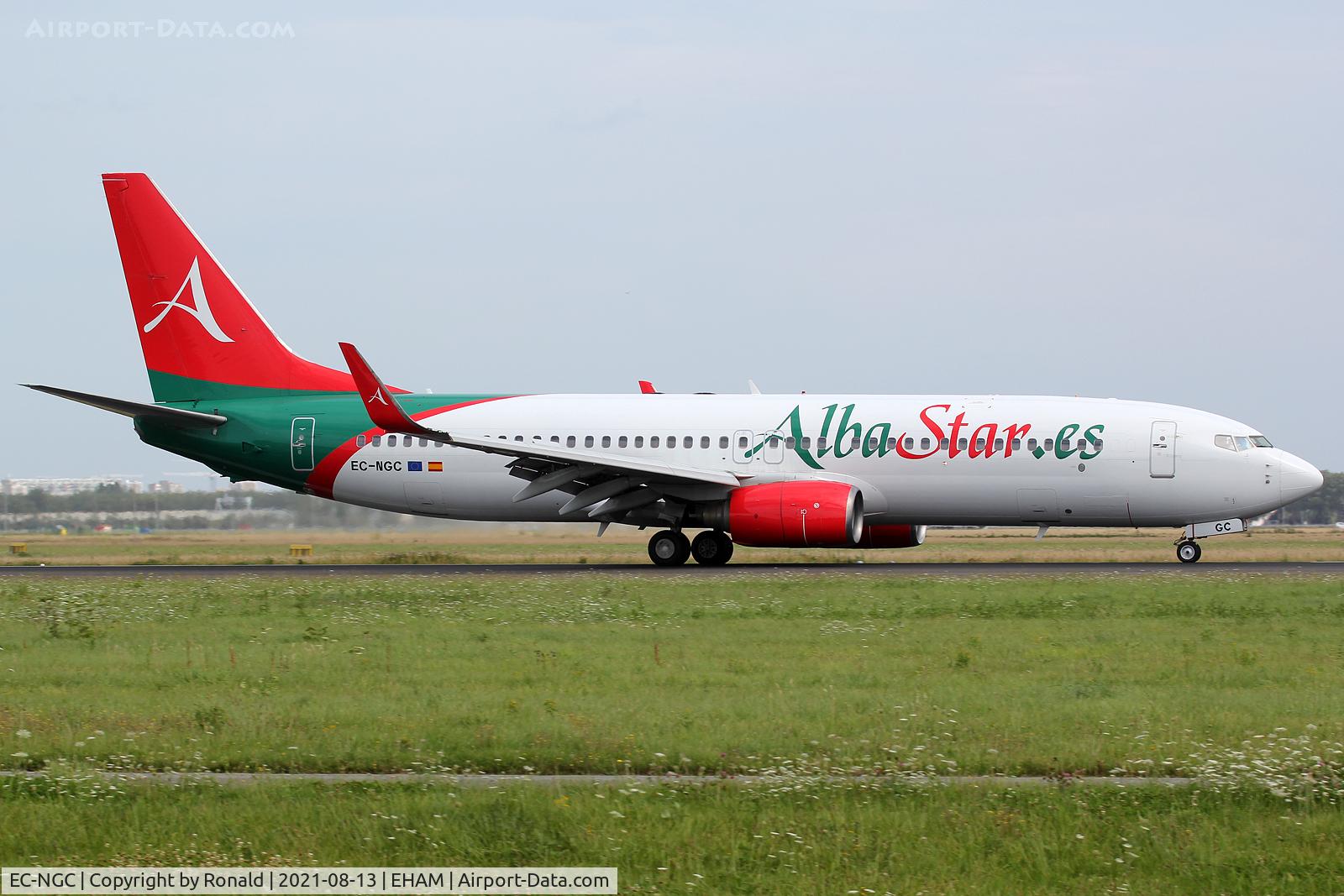 EC-NGC, 2000 Boeing 737-809 C/N 28236, at spl