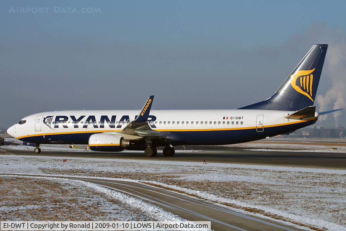 EI-DWT, 2008 Boeing 737-8AS C/N 33626, at lows