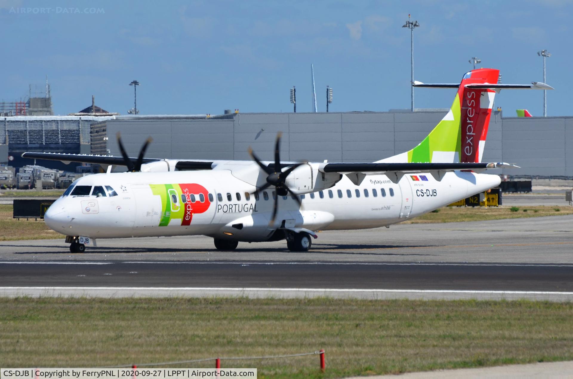 CS-DJB, 2016 ATR 72-600 (72-212A) C/N 1305, TAP Express ATR72 lining-up