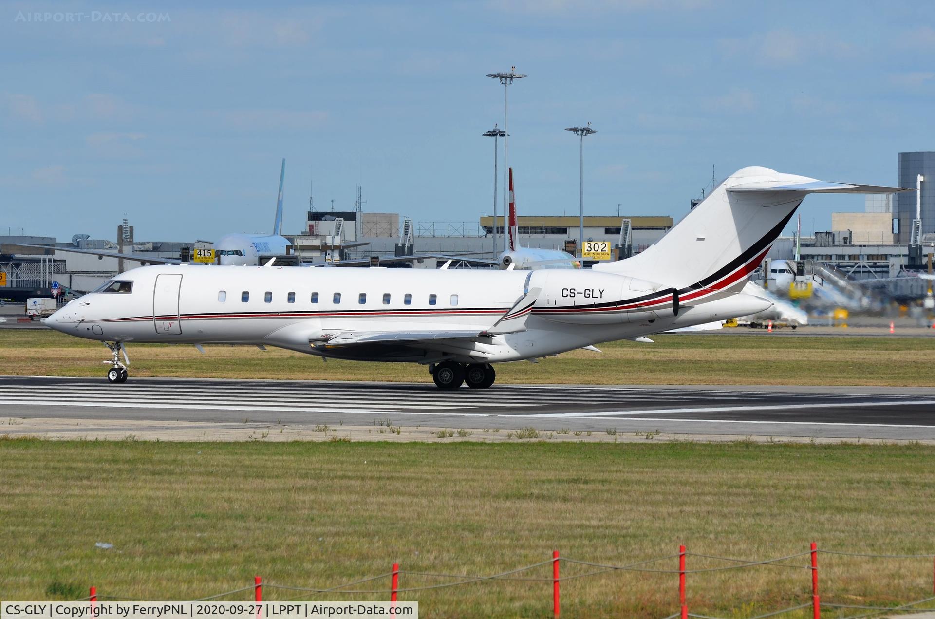 CS-GLY, 2012 Bombardier BD-700-1A11 Global 5000 C/N 9498, Netjets BD700 arrived earlier from Botswana and departs here to SFO after refueling.