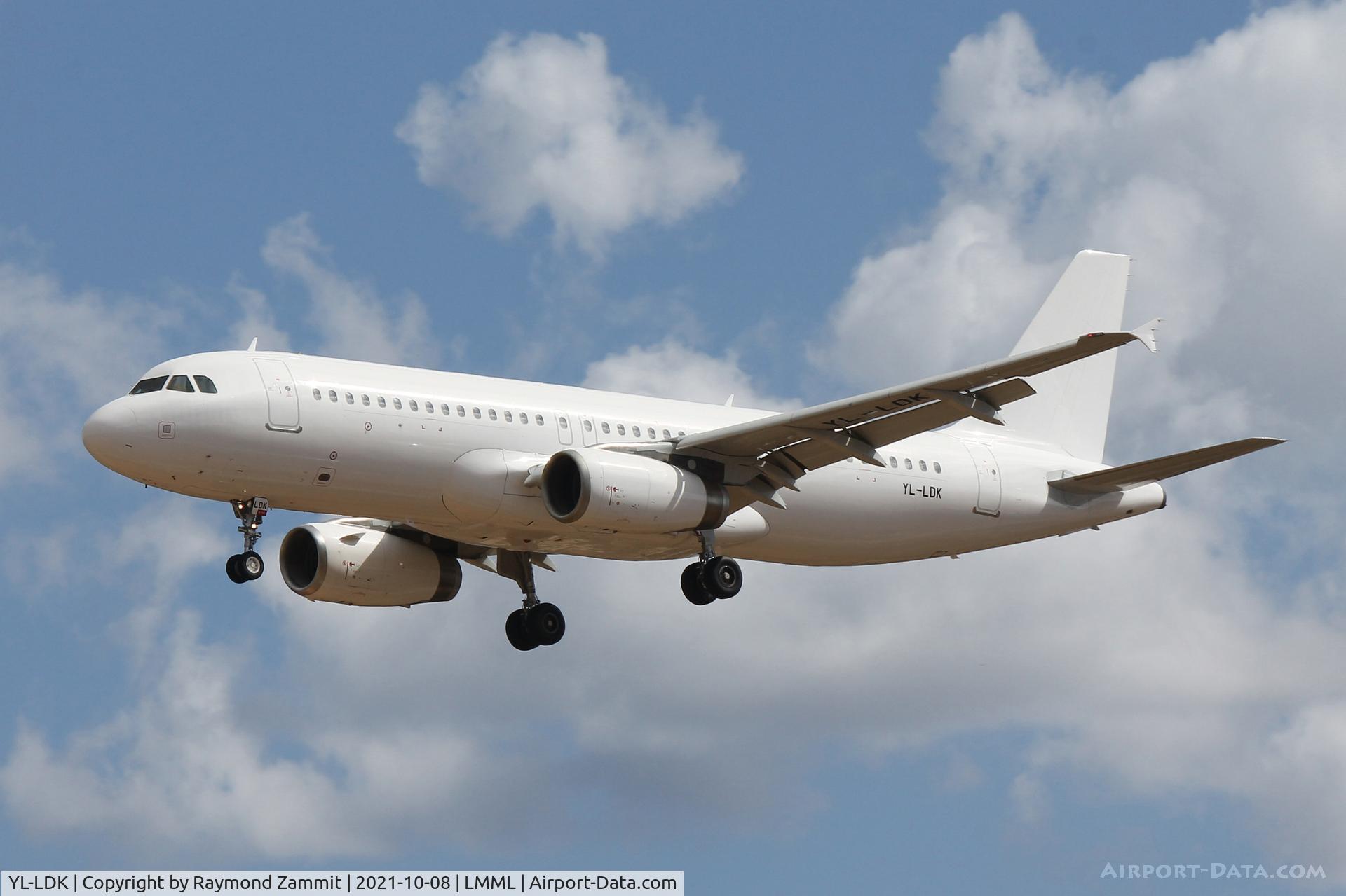 YL-LDK, 2010 Airbus A320-232 C/N 4372, A320 YL-LDK Smartlynx