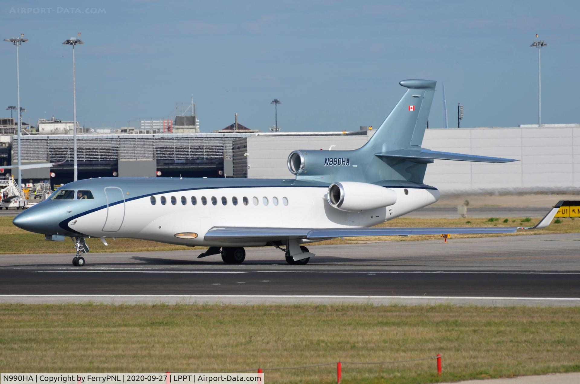 N990HA, 2008 Dassault Falcon 7X C/N 36, DA7X lining-up