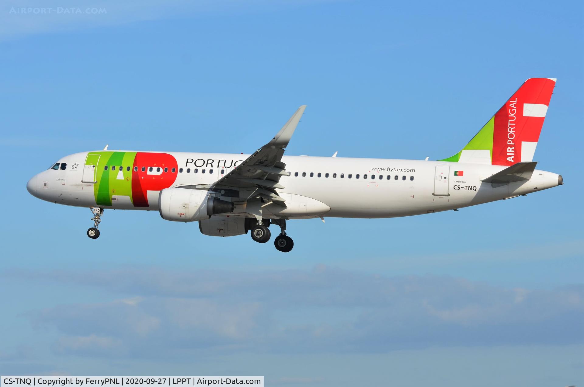 CS-TNQ, 2009 Airbus A320-214 C/N 3769, Landing of TAP A320