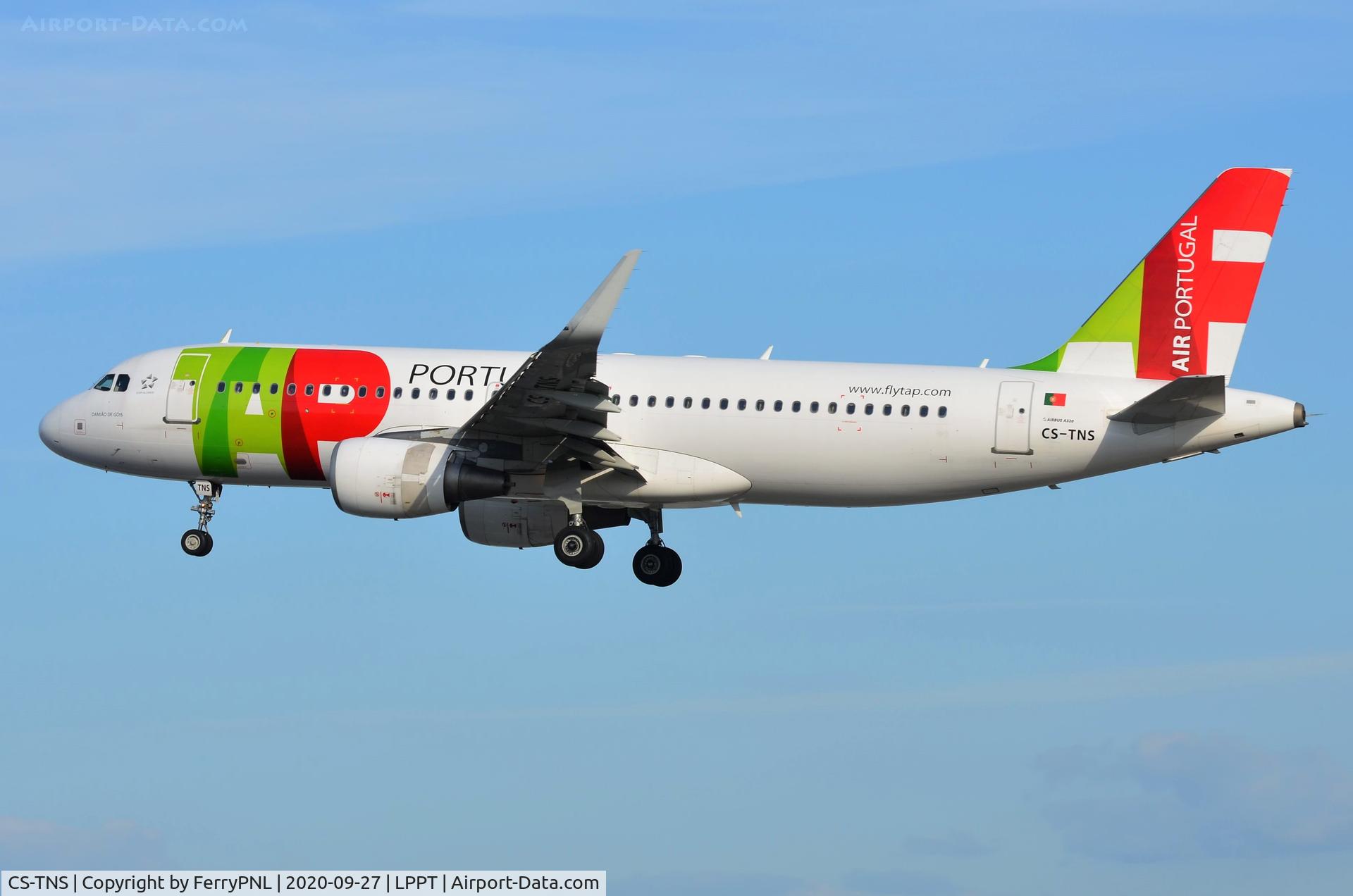 CS-TNS, 2009 Airbus A320-214 C/N 4021, Landing of TAP A320