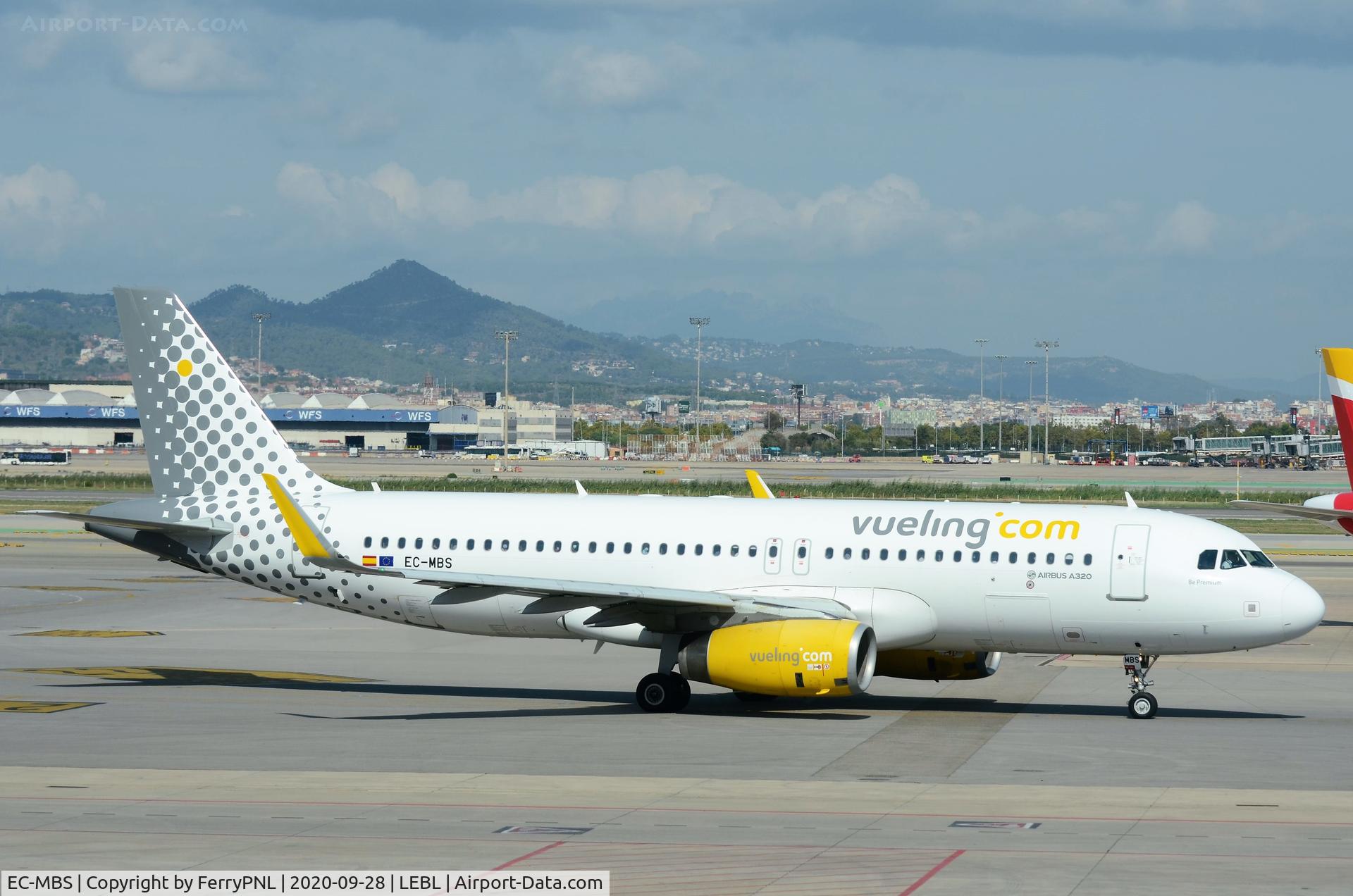 EC-MBS, 2014 Airbus A320-232 C/N 6123, Vueling A320 taxiing for departure