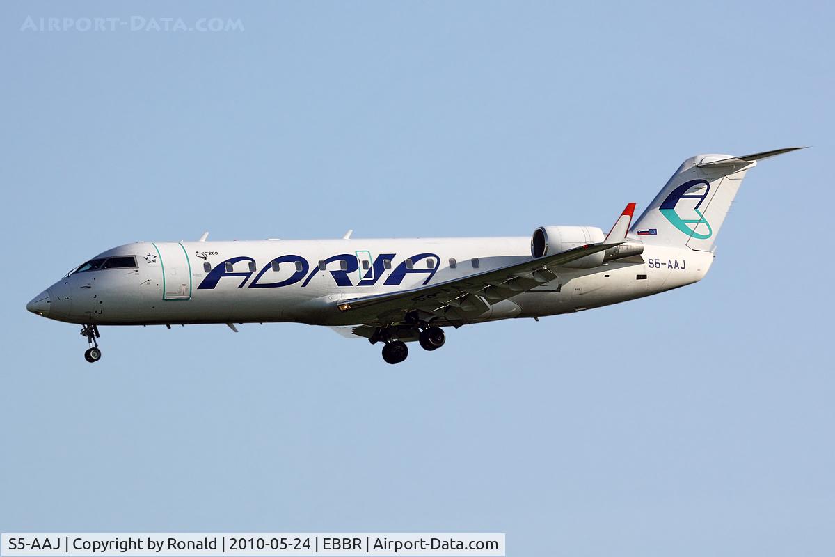 S5-AAJ, 2004 Bombardier CRJ-200ER (CL-600-2B19) C/N 8010, at bru