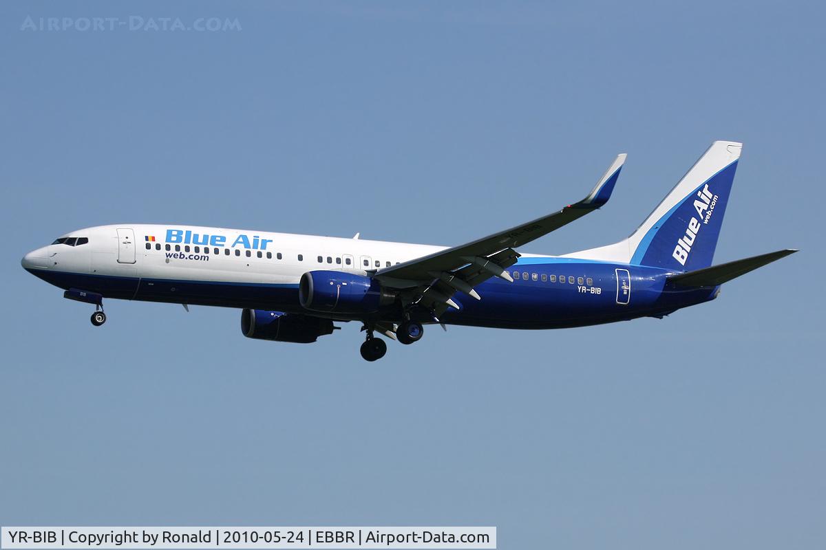 YR-BIB, 2000 Boeing 737-8AS C/N 29926, at bru